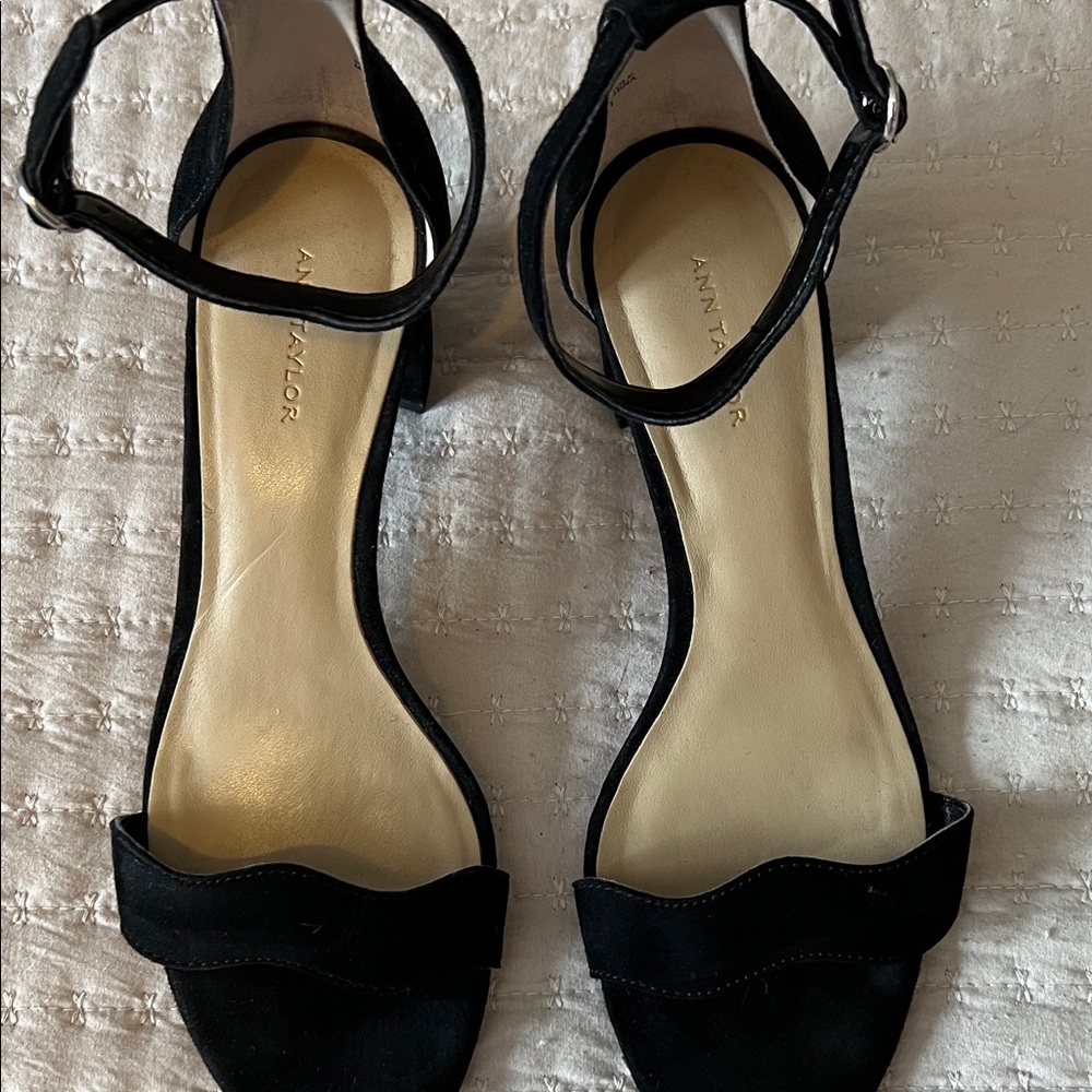Ann Taylor Black Suede Scalloped Ankle Strap Sandal Heels Size 7